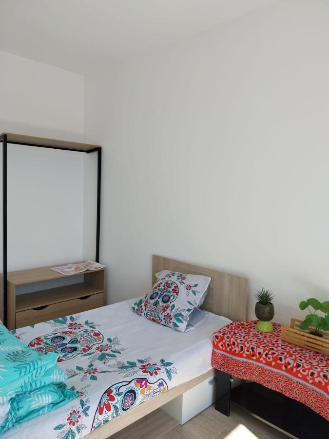 Thecalc Homes 2bedroom+1kitchen Apartment Sartrouville